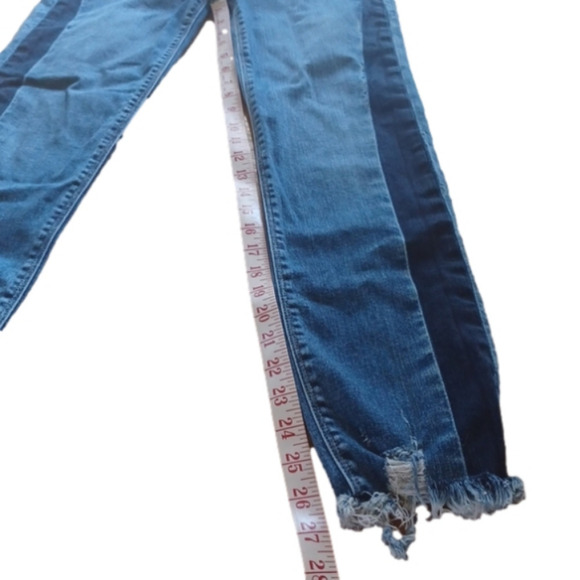 𝅺hudson jeans, size 26." Holly Skinny" Distressed bottoms. Dark and light . - Picture 14 of 16